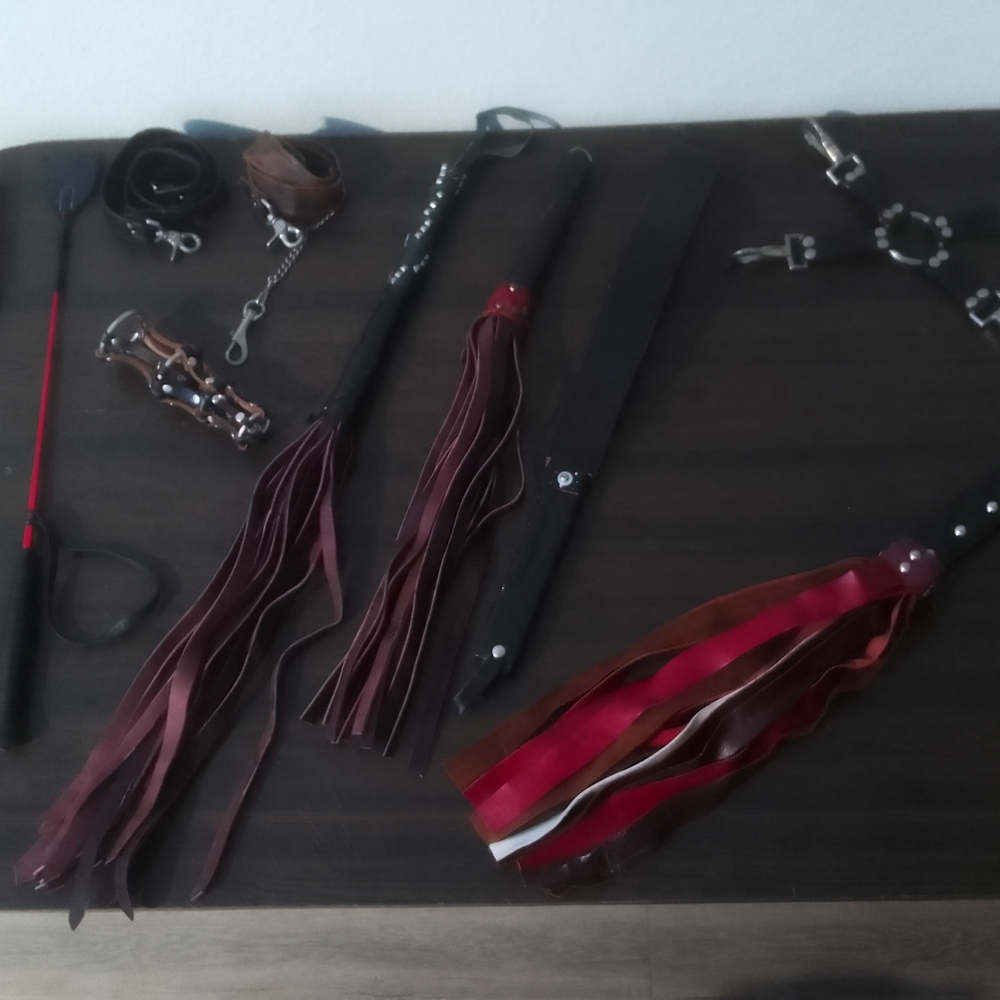 BONDAGE GEAR/BDSM PLAY TOYS
